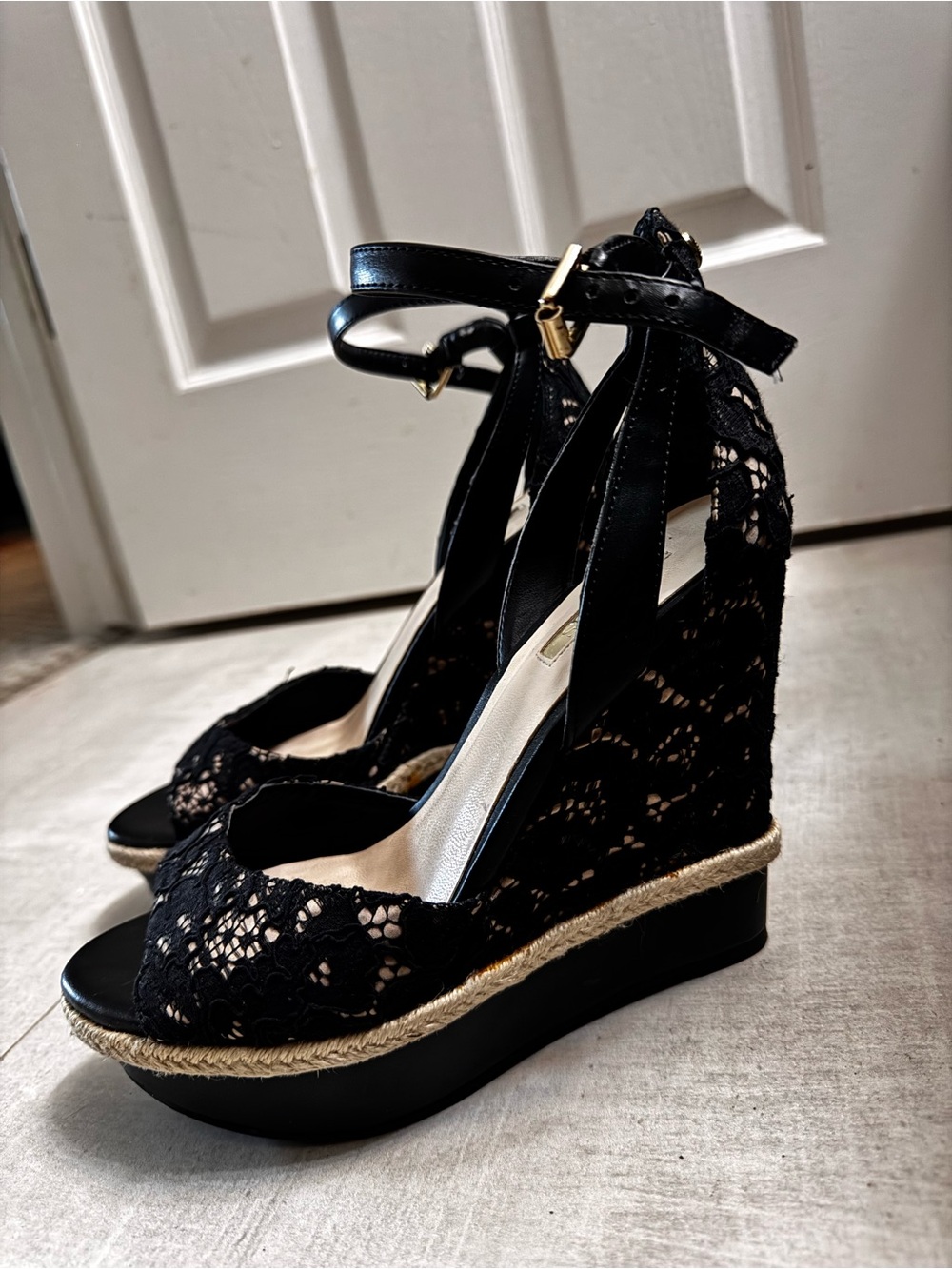 GUESS Black Lace Platform Wedge Sandals – Size 7M